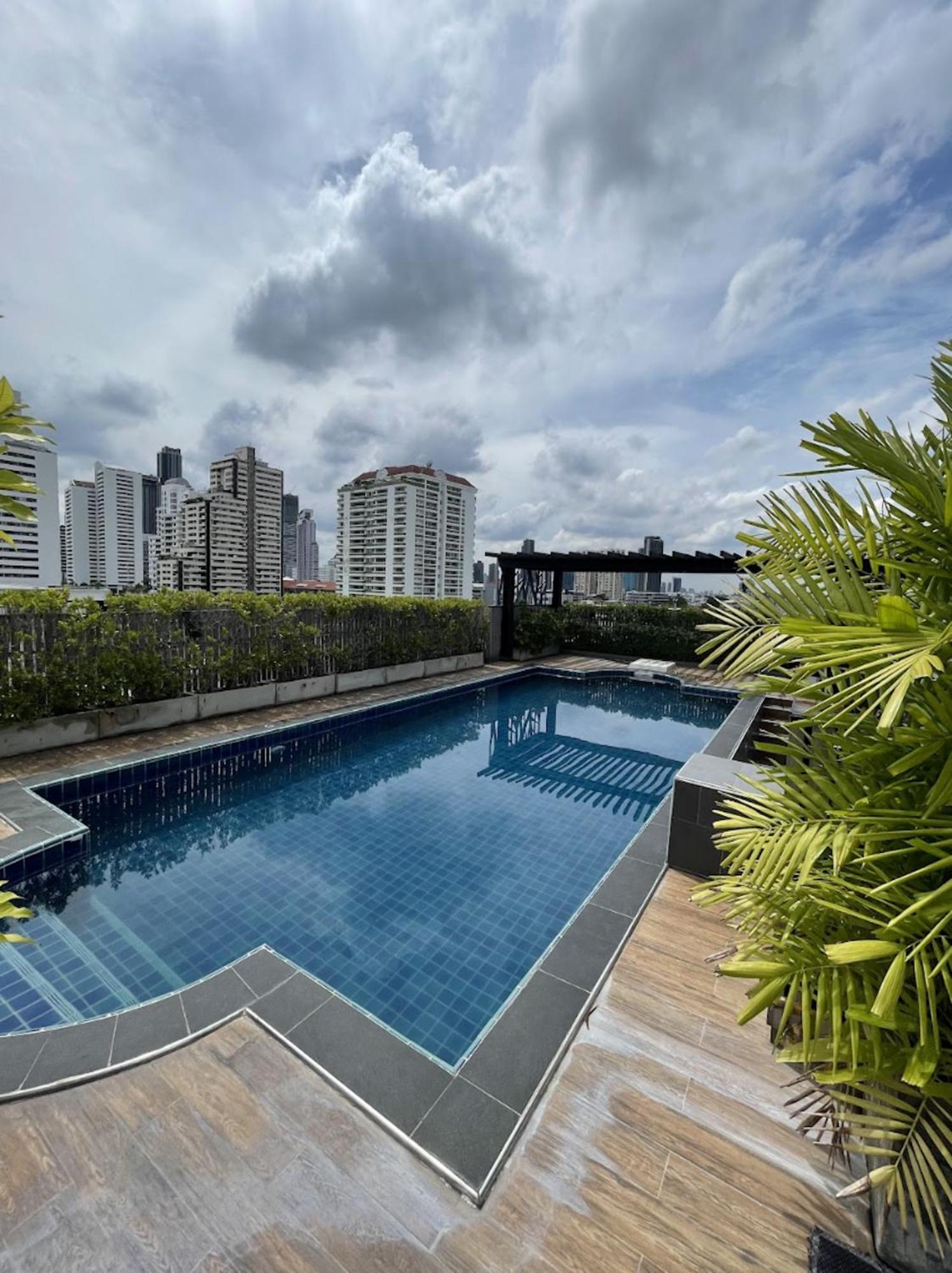 1 Big Br Near Bts Ekkamai - Sky Pool & Gym Apartment Bangkok Exterior photo